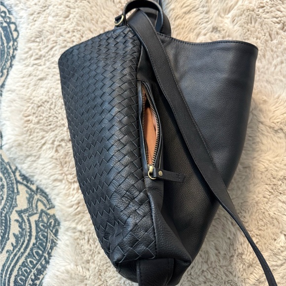 New Mandrn Leather ‘Evra’ Woven Tote black backpack - Picture 15 of 17